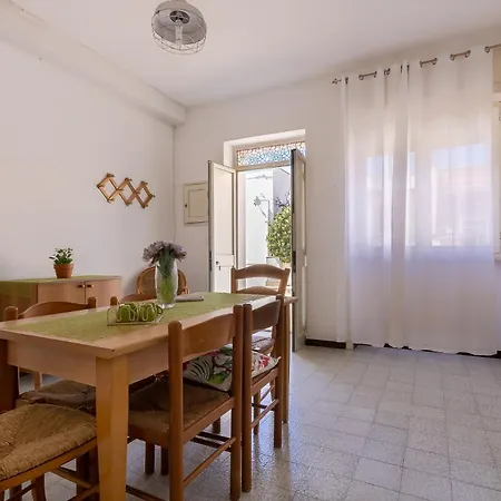 Oscar Mancaversa Apartment *