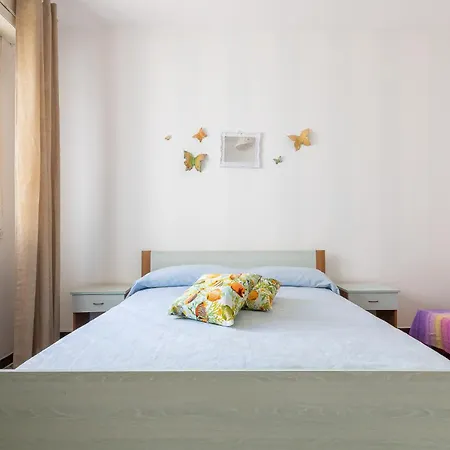 Oscar Mancaversa Apartment *